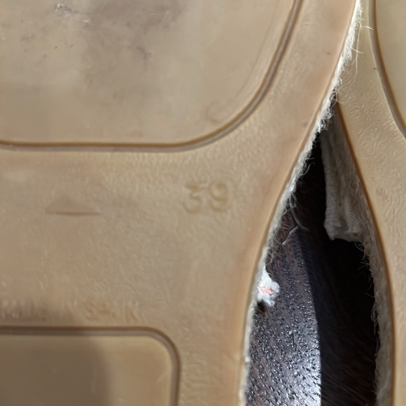 Perfect condition! Manebi slides size 9! ONLY WORN ONCE! LIKE NEW! - Picture 3 of 5